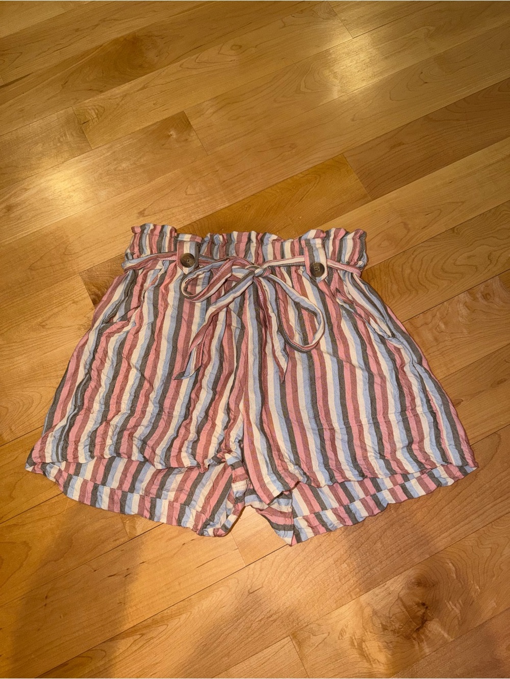 American Eagle XS striped paper bag shorts only worn once!!